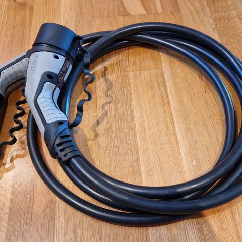 GRATIS FRAKT! Ladekabel, type 2 32A, 4m, nesten ny