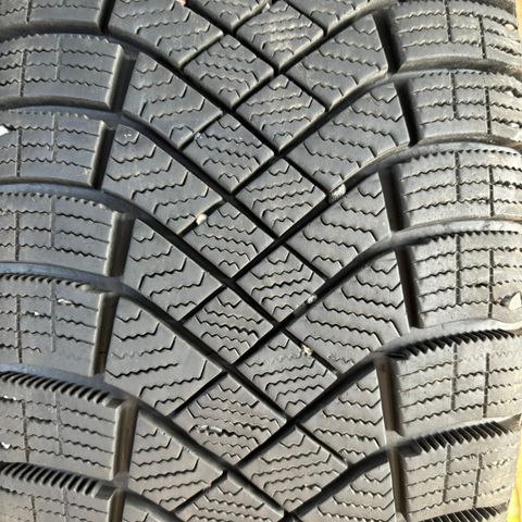 2 stk Pirelli vinterdekk 205/55R16