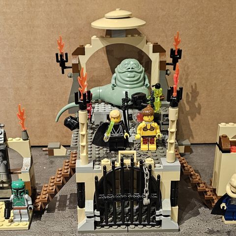 Lego 4480 Jabba’s Palace, 4476 Jabba’s Prize og 4475 Jabba’s Message.