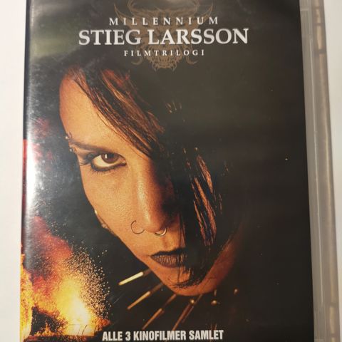 Millennium Filmtrilogi, Stieg Larsson (DVD, norsk tekst)