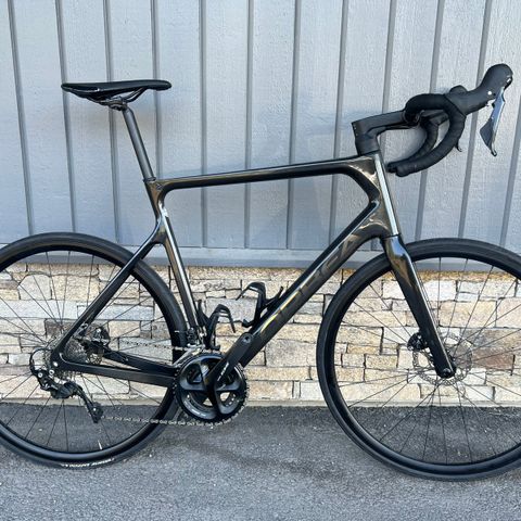 Orbea Orca M30 | Integrerte kabler - Skivebremser - 105 2x11 - Size XL |