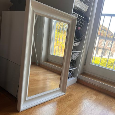 HEMNES speil fra ikea (RESERVERT)