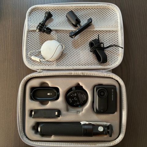 Insta360GO 3S 128GB Ultimate Package Midnight Black Almost Brand New