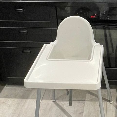 Pent brukt Ikea barnestol med bord og sele 200 kr