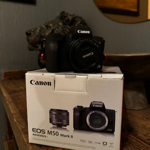 Canon EOS M50 MKII med utstyr.