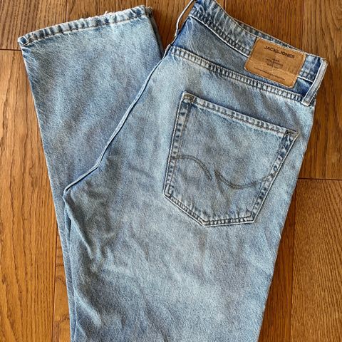 Fin lys blå Jack & Jones jeans, str 34 x 34