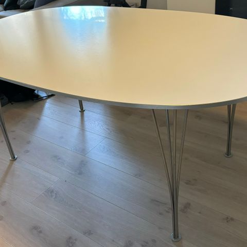 Fritz Hansen Super Ellipse spisebord