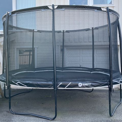 North Explorer 420 - oval trampoline