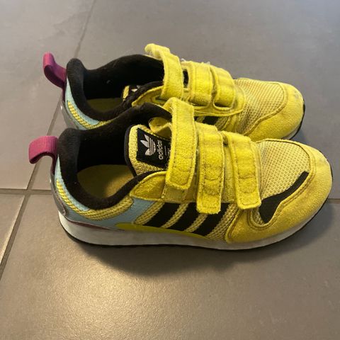 Kule Adidas joggesko str 31