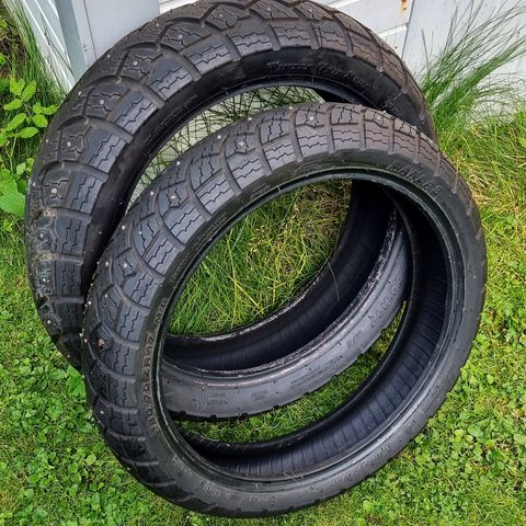 Strekk MC-sesongen lenger: Piggdekk 120/70R17 og 170/60R17