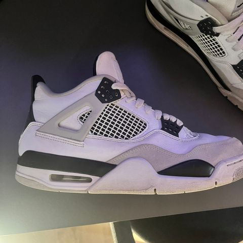 JORDAN 4 Millitary Black