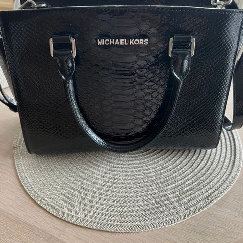 Michael Kors veske selges