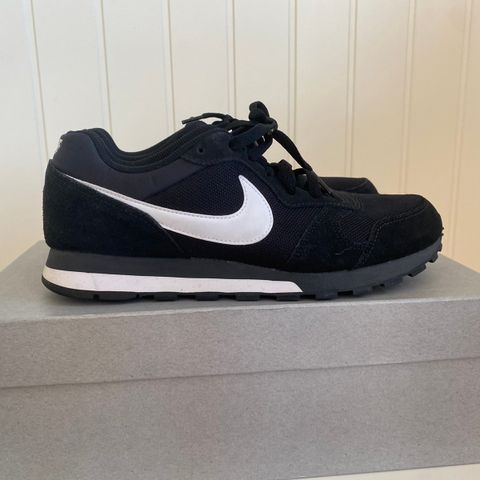 Nike MD Runner 2