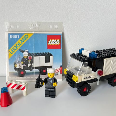 Lego 6681 - Police Van