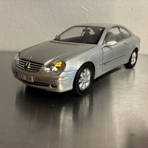 1:18 Mercedes Benz clk fra Kyosho selges