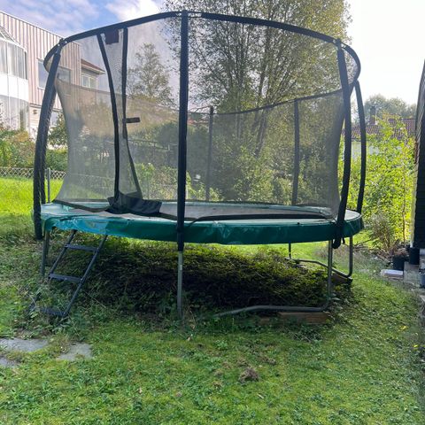 Stor trampoline