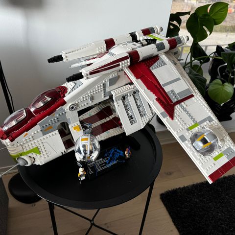 Ferdig bygd Star Wars republic gunship 75309