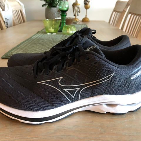 Mizuno Wave Inspire 18 brede løpesko, herremodell str 42,5 Wide/2E