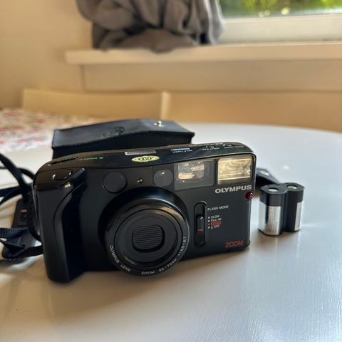 Olympus AZ-1 Zoom 35mm Film Point and Shoot Retro Camera Kamera with Case