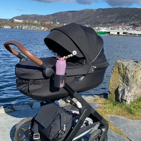 Stokke Trailz sort med brunt skin