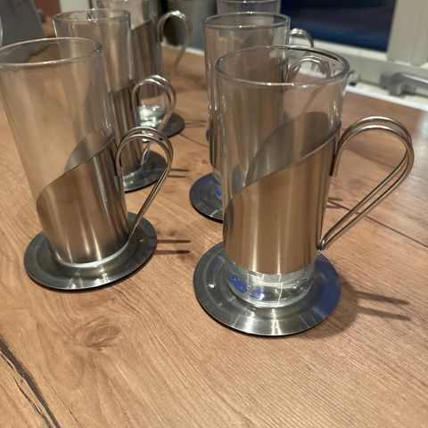 Latte glass m/bordbrikke