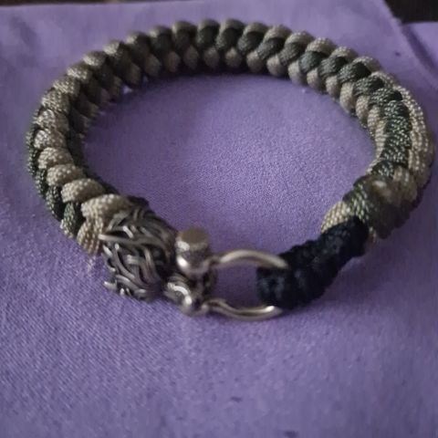 Paracord armbånd Fenris-hyllest