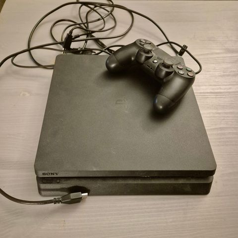 Playstation 4 Slim med kontroller