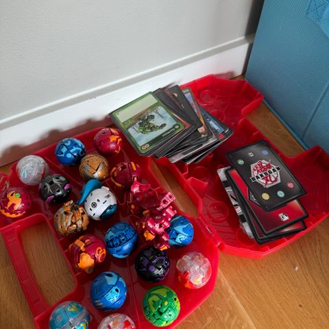 Bakugan figurer og kort selges