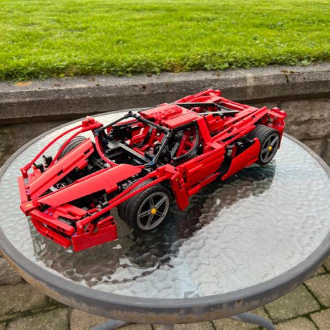 Lego Ferraribil selges veldig billig