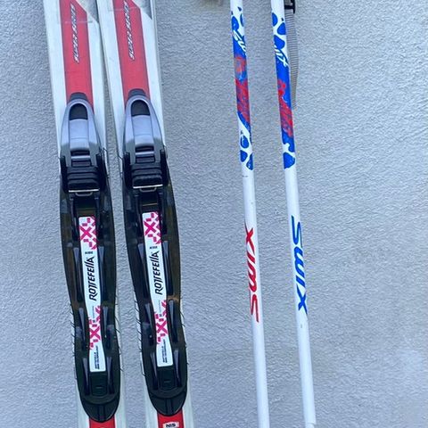 Ski 100 cm, skistaver 80 cm og skisko str 28