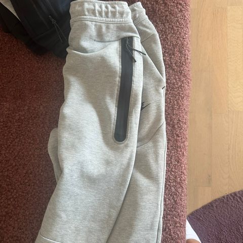 Nike Tech fleece pants 2 stk til 500kr