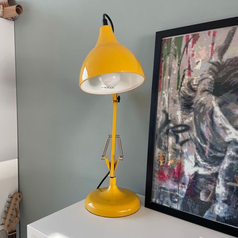 Lampe selges