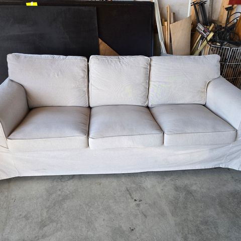 RESERVERT. Ektorp Ikea 3-seter sofa.