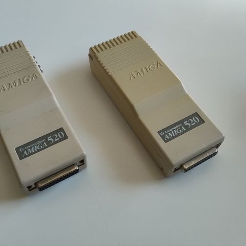 2 stk. Commodore Amiga 520 tv-modulatorer