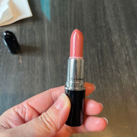 Mac Lustreglass Lipstick Sellout 542