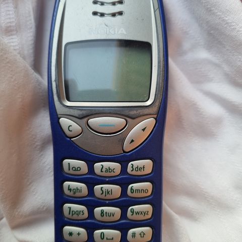 Nokia 3210 selges