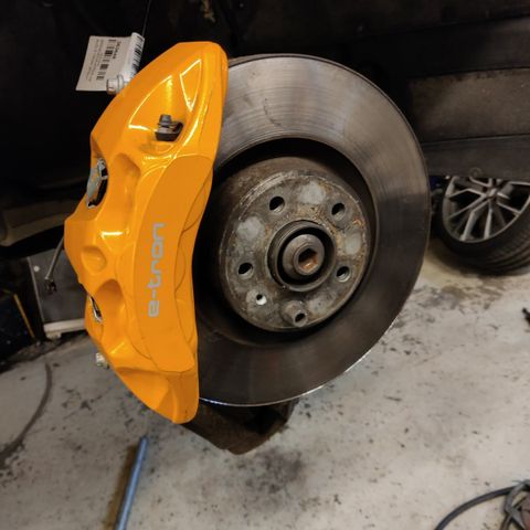 Audi e-tron Akebono 8N bremsecaliper