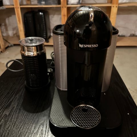 Nespresso Kaffemaskin med melkesteamer