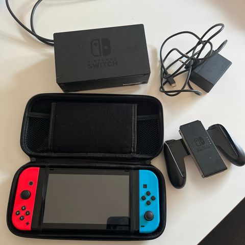 Nintendo Switch med utstyr som ny