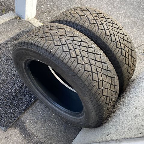 2stk lite brukt 215/60 R16 Continental piggfri vinterdekk