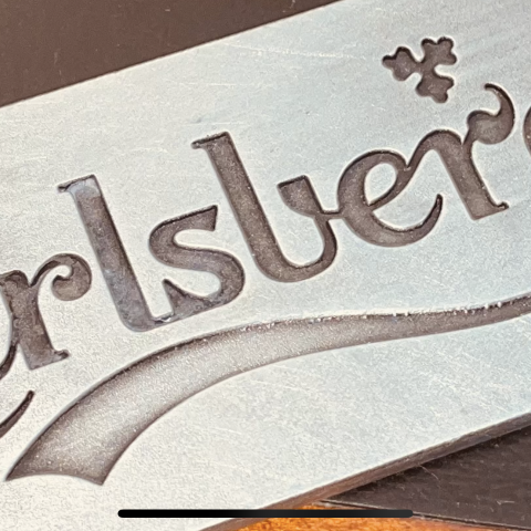 bar flaskeåpner CARLSBERG i metall med patina