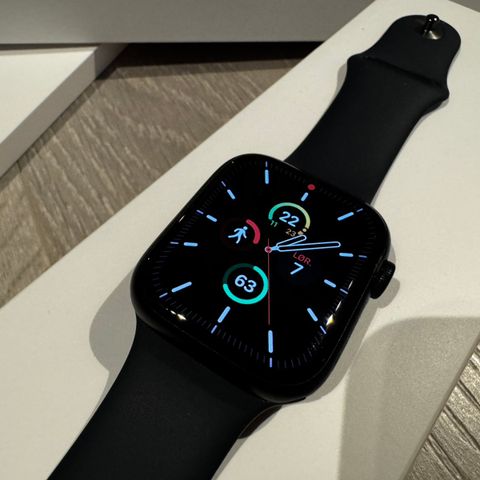 Apple Watch Series 8 LTE 45 mm Midnight (strøken, mye tilbehør)