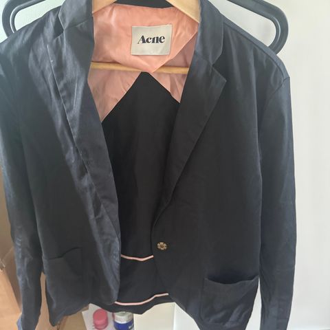 Acne vest