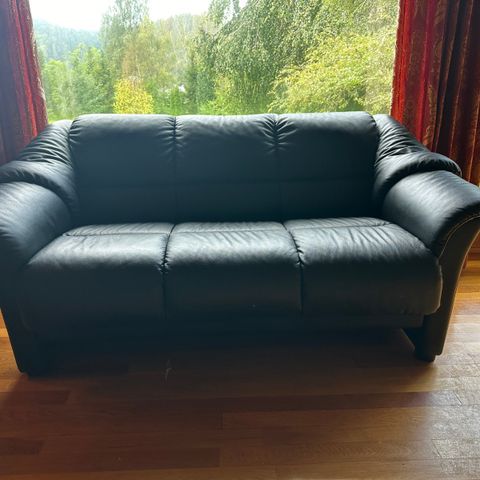 Ekornes 3-seter sofa - sort skinn kun stått til pynt som ubrukt