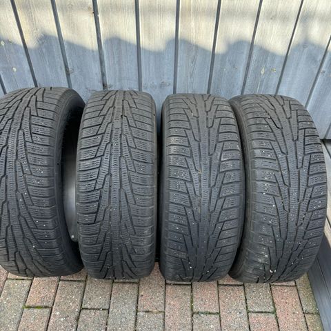 Nokian vinterdekk  215/55-17