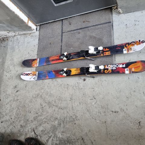 Fischer Prodigy ski