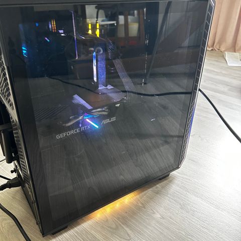 Pen brukt Gaming PC + gaming utstyr