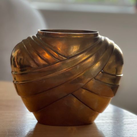 Nydelig messing vase