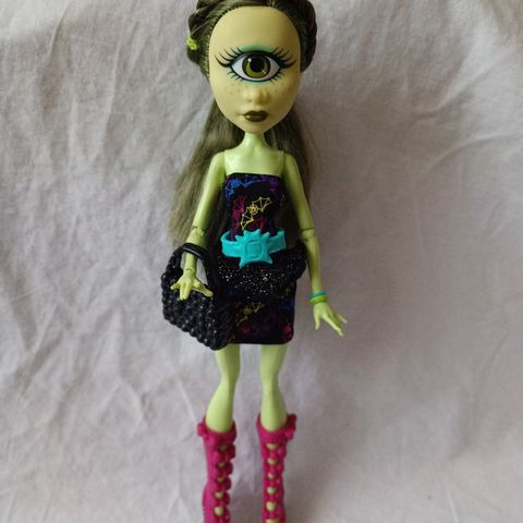 Monster High Iris Clops dukke