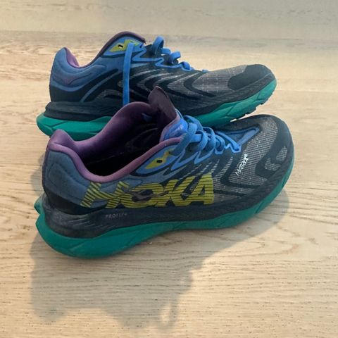 Hoka Tecton X2